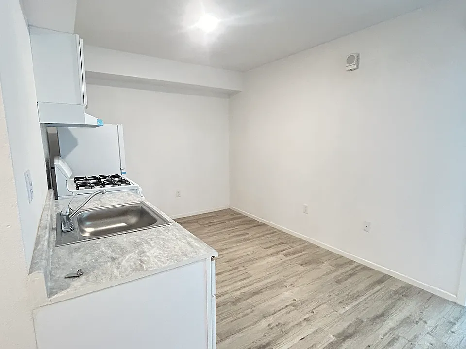 10502 Wilmington Ave #302