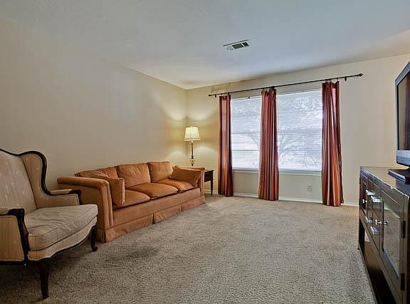 3rd image of 2918 Selma Ln