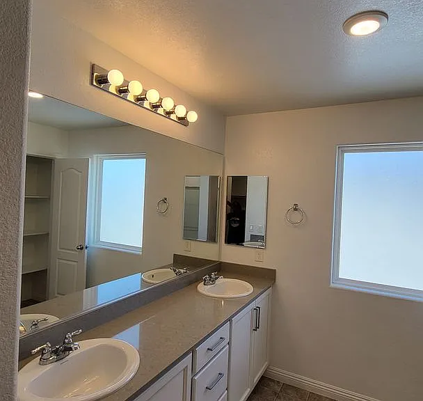 3807 E Summit Ave — Photo 32