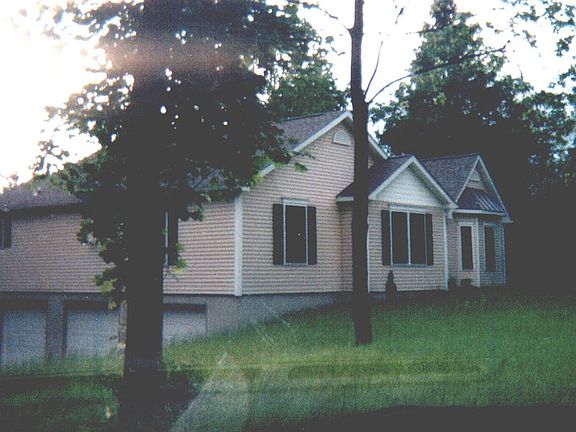 3rd image of 4 Old Violet Ave
