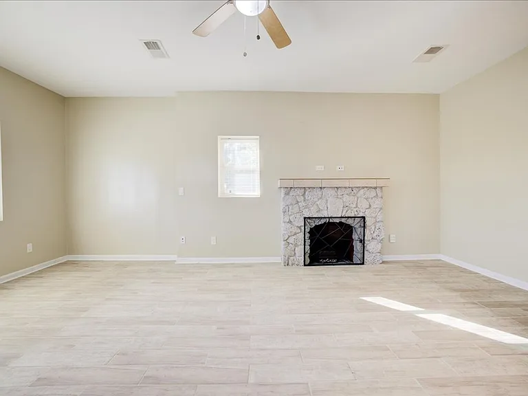 1421 N. Louis Ave — Photo 6