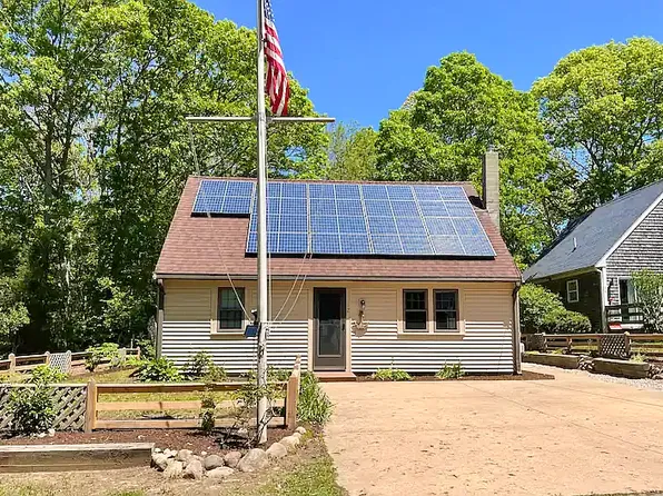 12 Avalon Dr, East Falmouth, MA 02536