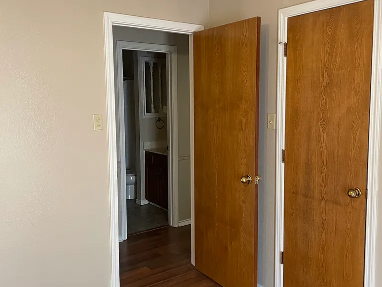 207 Leslie Dr — Photo 10