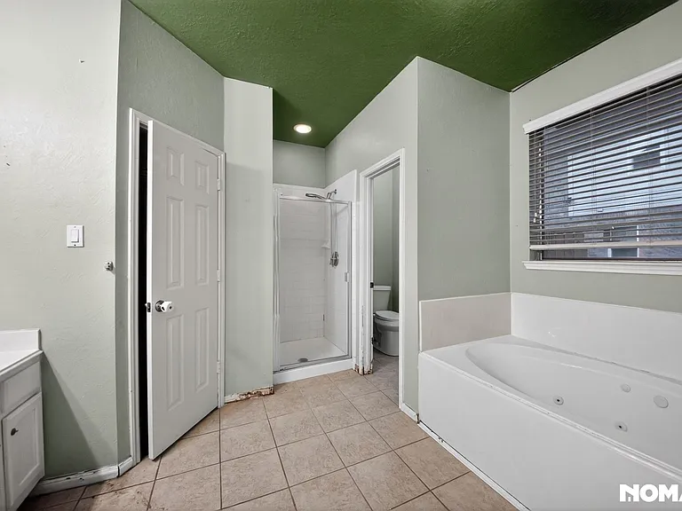 1811 Quiet Hollow Dr — Photo 3