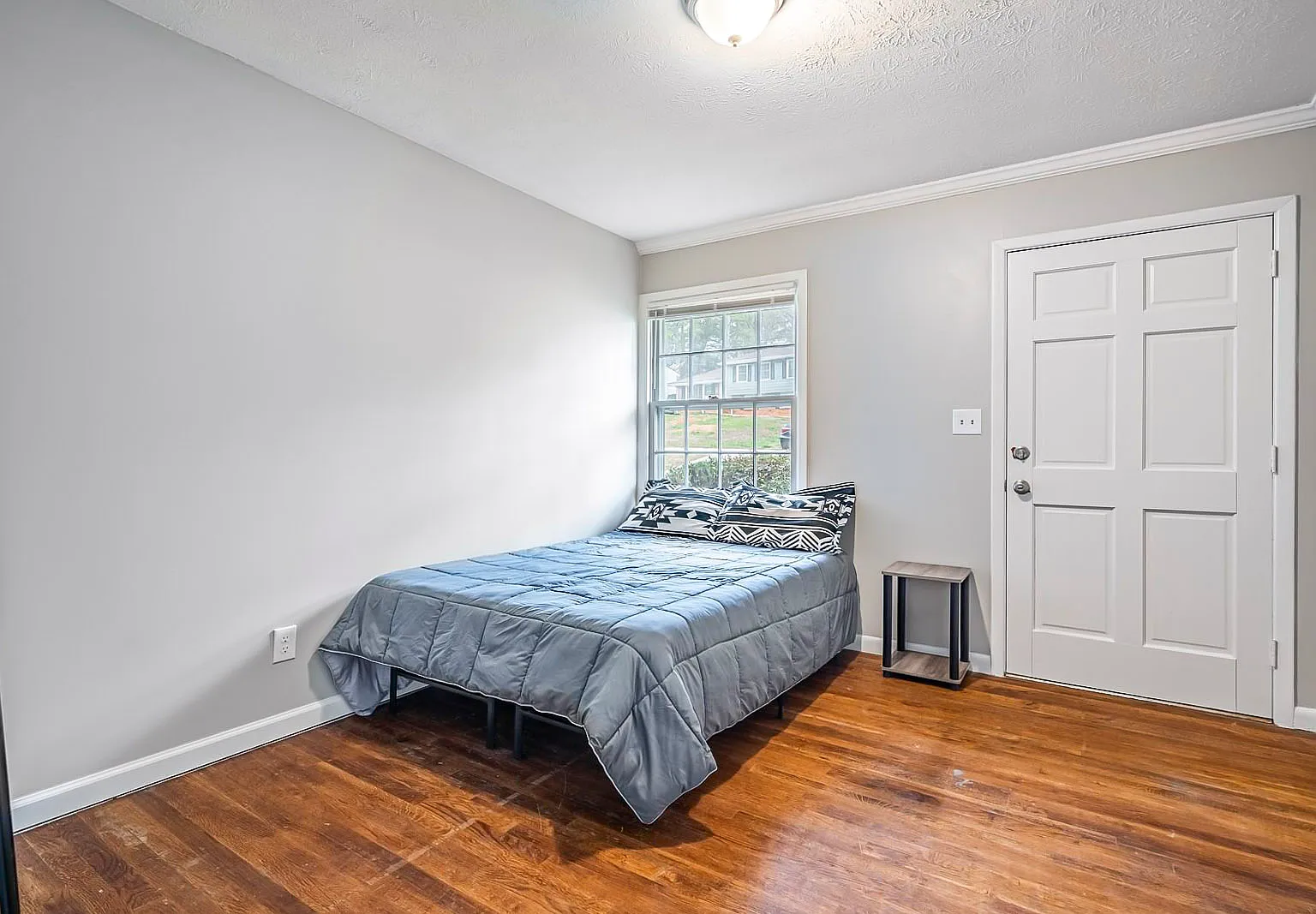 4 bed, 3.0 bath, 1860 sqft, $628 — Photo 2