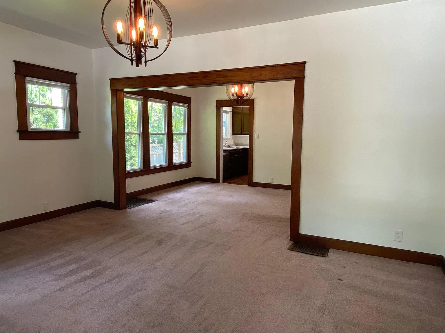 4 bed, 1316 sqft, $4,400 — Photo 3