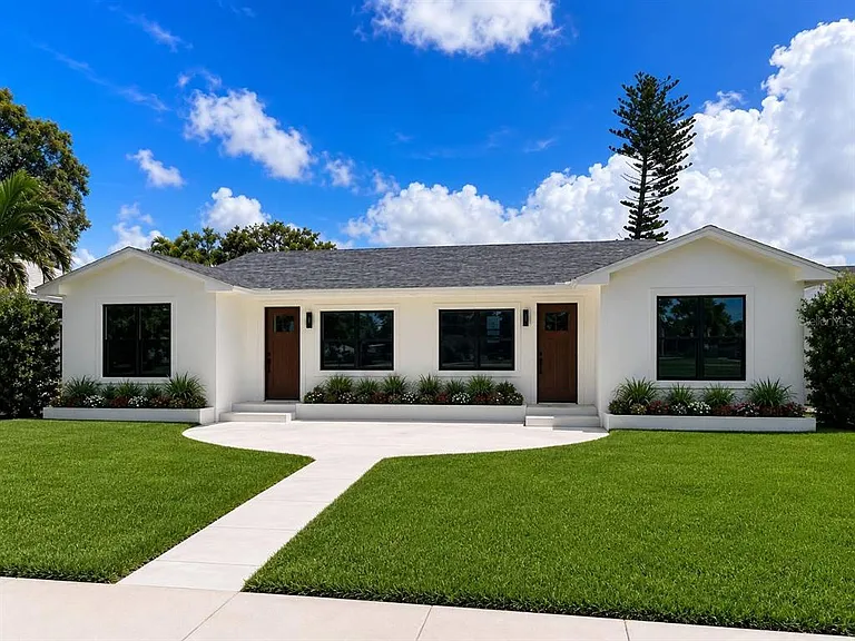 3219 E De Bazan Ave — Photo 2