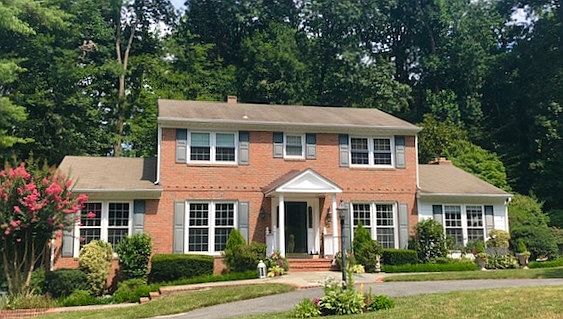 1st image of 8806 Lynnhurst Dr