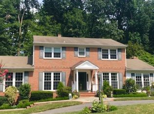 8806 Lynnhurst Dr, Fairfax, VA 22031