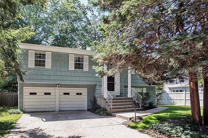1st image of 525 Glen Cove Ave