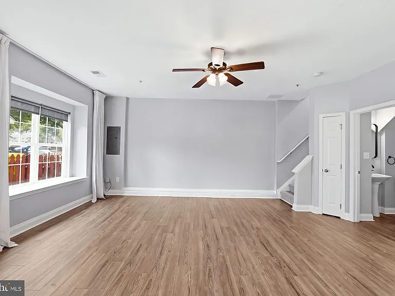 832 Estuary Dr — Photo 2