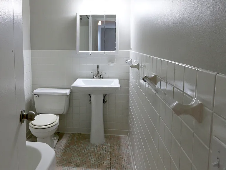 214 Place Apartments — Photo 31