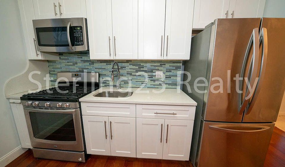 1st image of 2304 Crescent St APT 2C