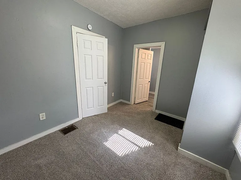 309 Iowa St — Photo 19
