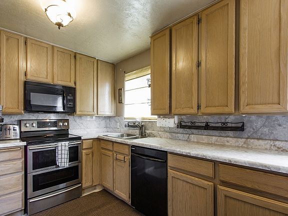 3rd image of 3881 W Carolina Dr