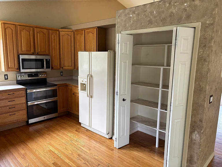 Kitchen pantry