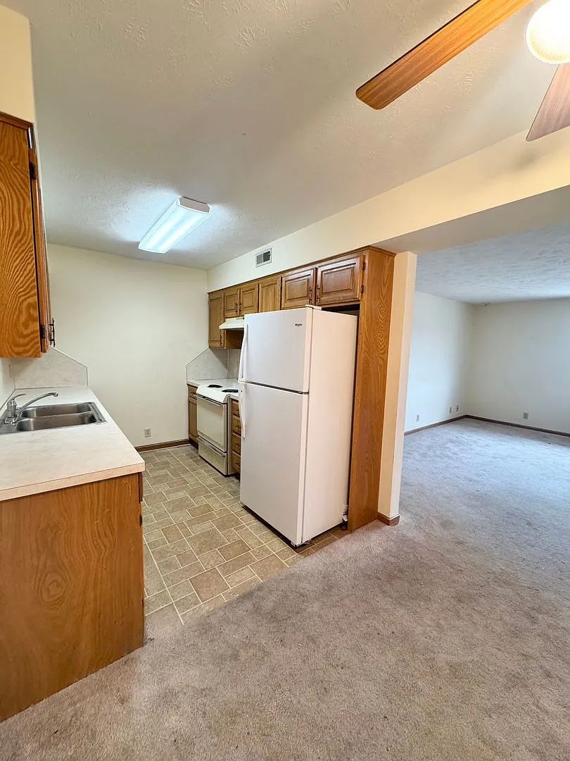 Lamplighter Properties - — Photo 3