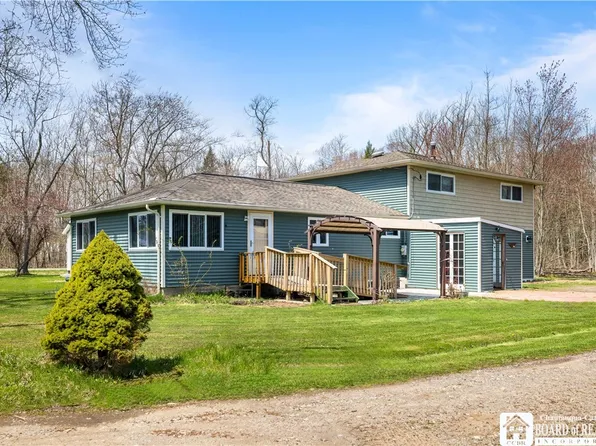 332 Garfield Ave, Angola, NY 14006