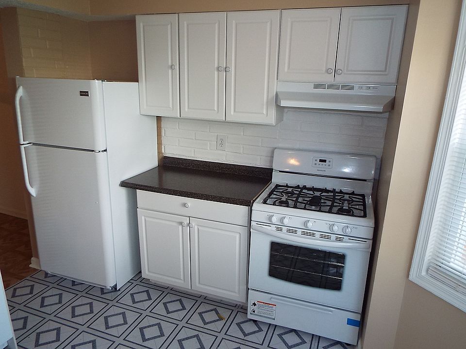 2nd image of 7904 Sharpsburg Ct