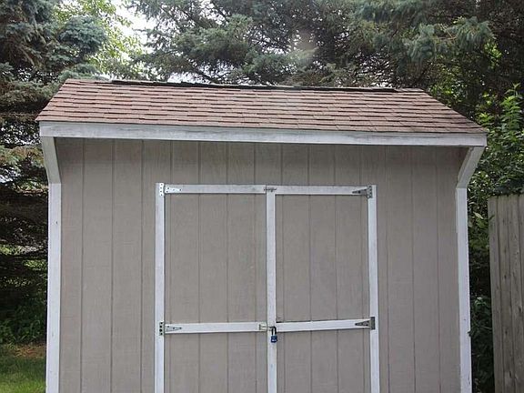 4th image of 705 N Darcy Dr