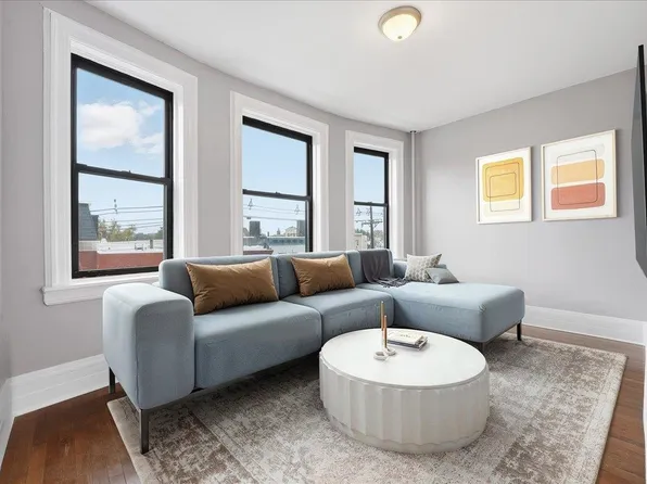 134 Clifton Place image 3 of 28