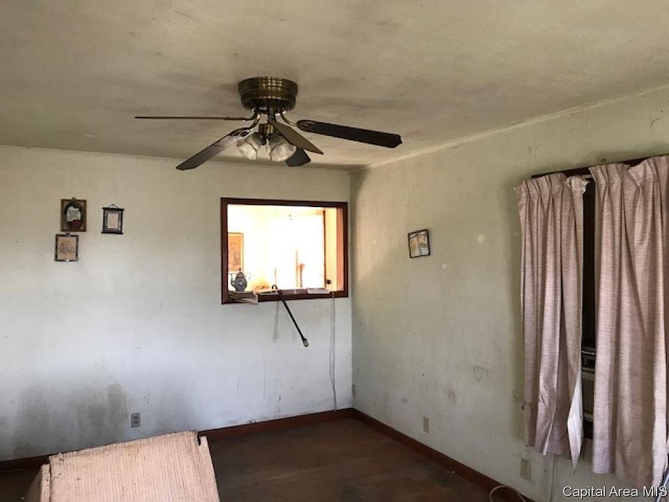 2nd image of 227 W Grand Ave