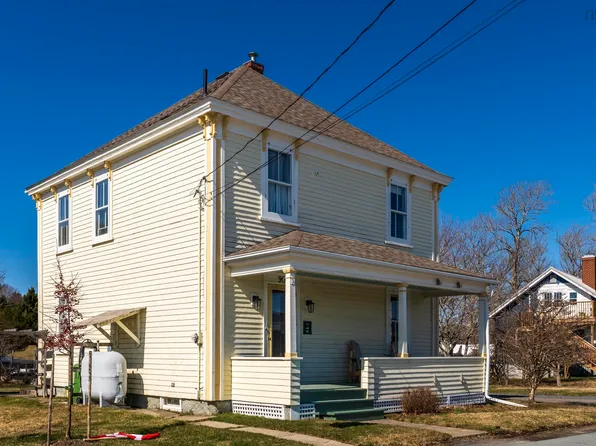 90 Tannery Rd, Lunenburg, NS B0J 2C0