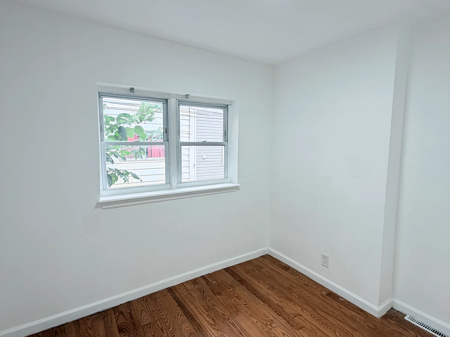 3 bed, 1069 sqft, $1,800 — Photo 2