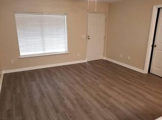 789 W Orange Ave APT B, Defuniak Springs, FL 32435