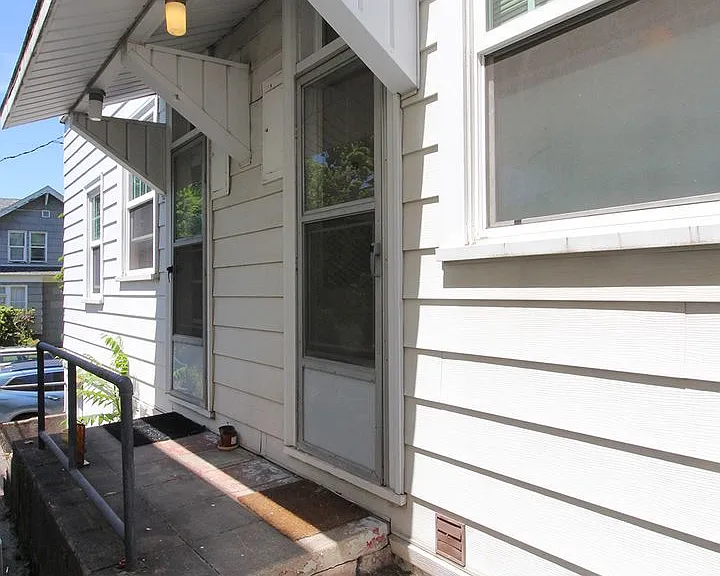 2200-2208 SE Ivon St #2212 — Photo 15