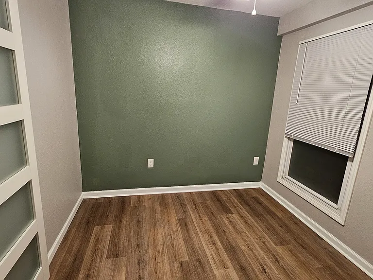 Apt B bonus room/ office/ possible bedroom 3