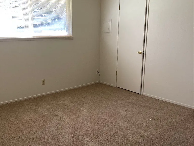 Lassen Villa Apartments — Photo 16