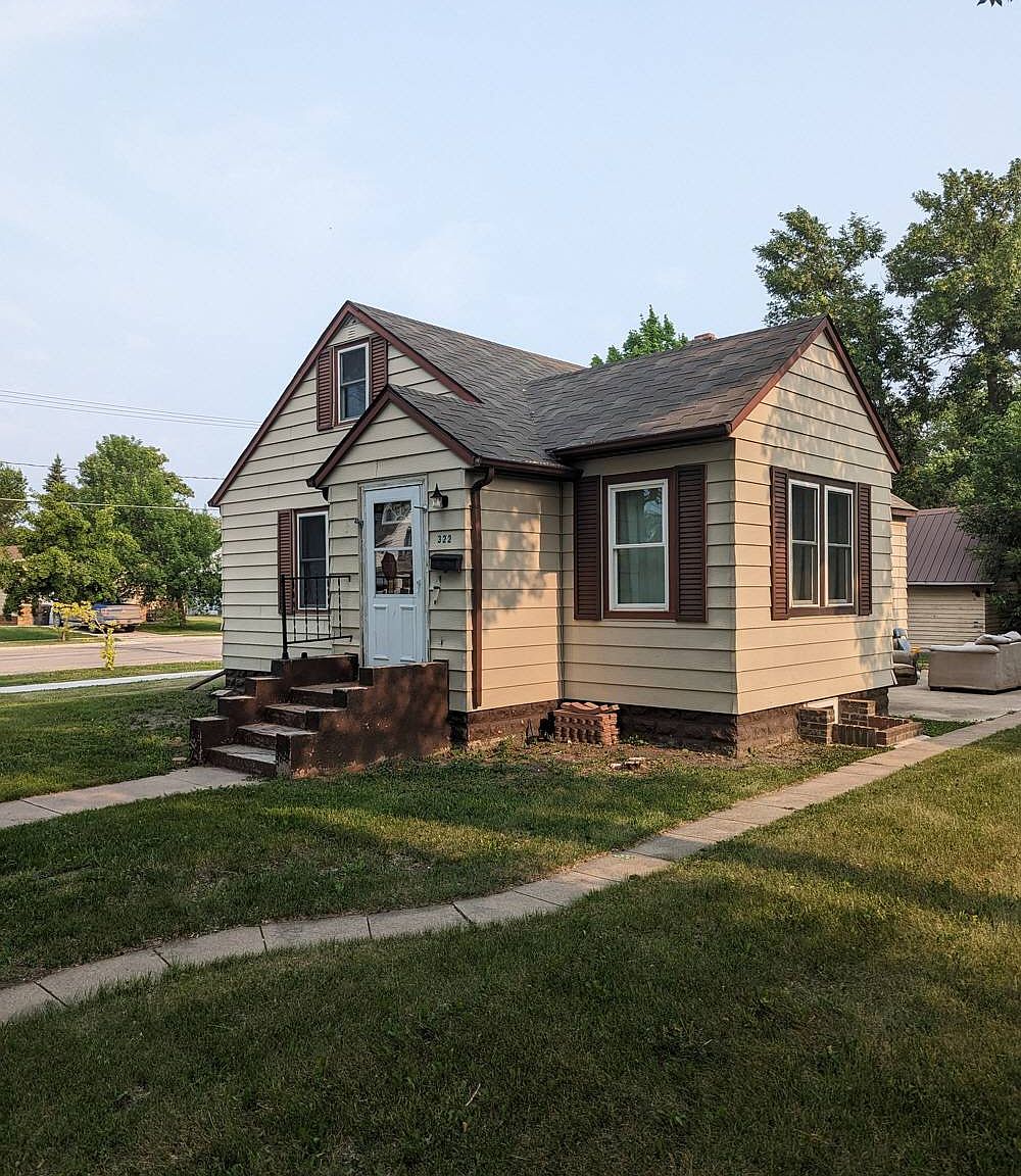 322 6th St W, Bottineau, ND 58318 MLS 11184997 Zillow