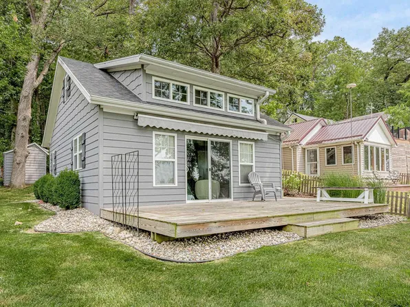 5367 W Diamond Lake Rd, Wawaka, IN 46794
