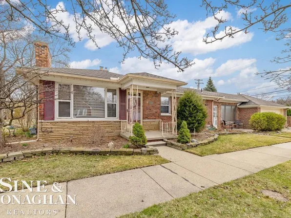 21102 Kenmore Ave, Harper Woods, MI 48225