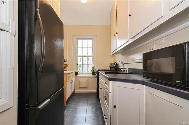 Sold by Douglas Elliman | media 16