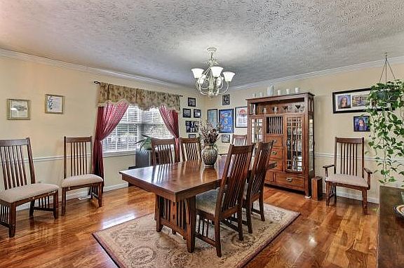 5th image of 204 Tipton Ave