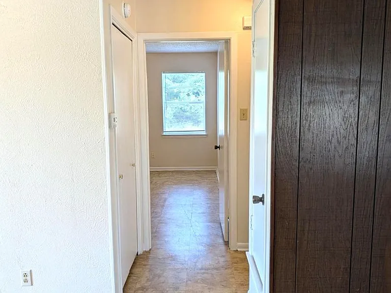 402 Skyline Ave — Photo 11