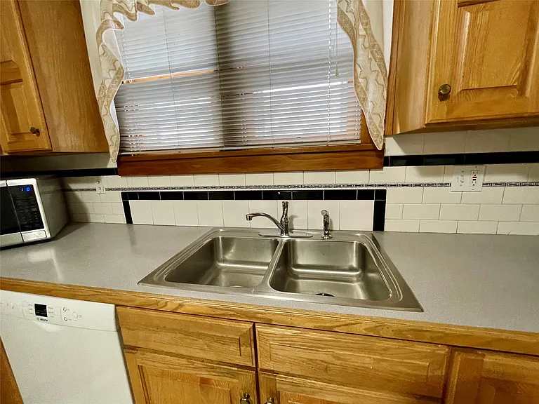 204 Rogers Ave N — Photo 11