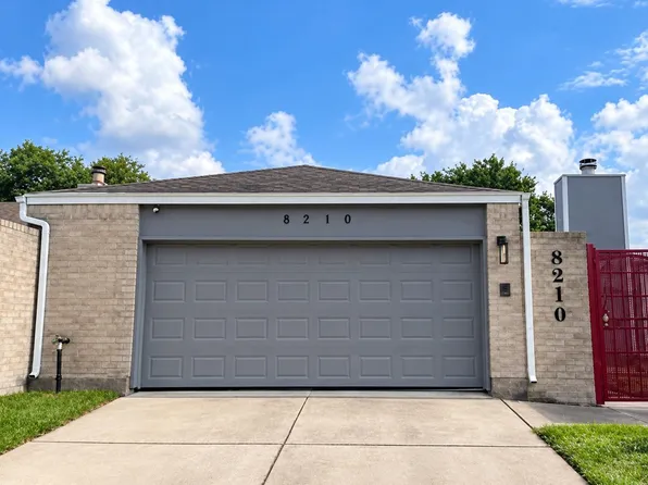 8210 Twin Tree Ln, Houston, TX 77071