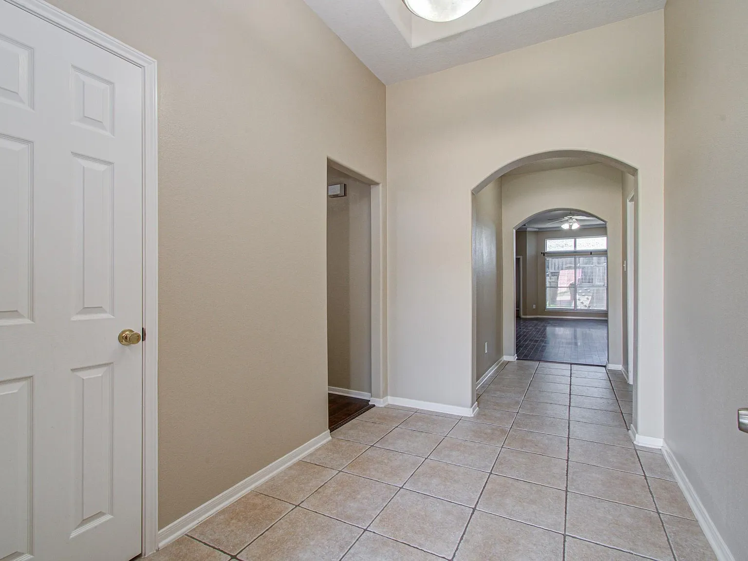 4 bed, 2.0 bath, 2251 sqft, $2,250 — Photo 3