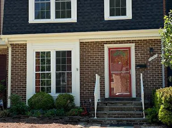 10067 Maple Leaf Dr, Montgomery Village, MD 20886