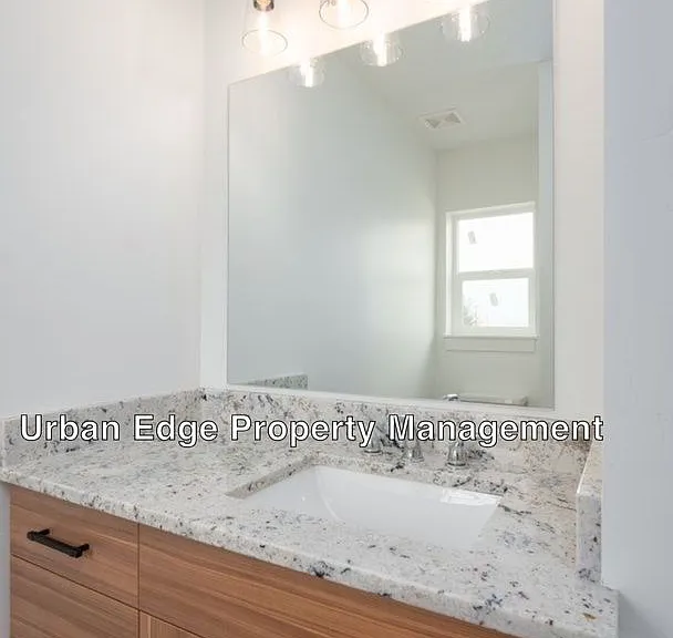 5006 E Hagadorn Ln — Photo 9
