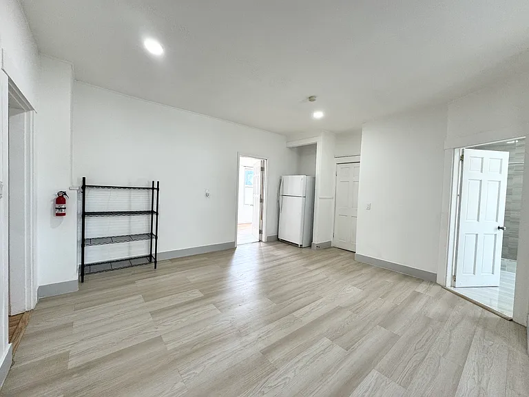 56 Pinckney St #2 — Photo 6