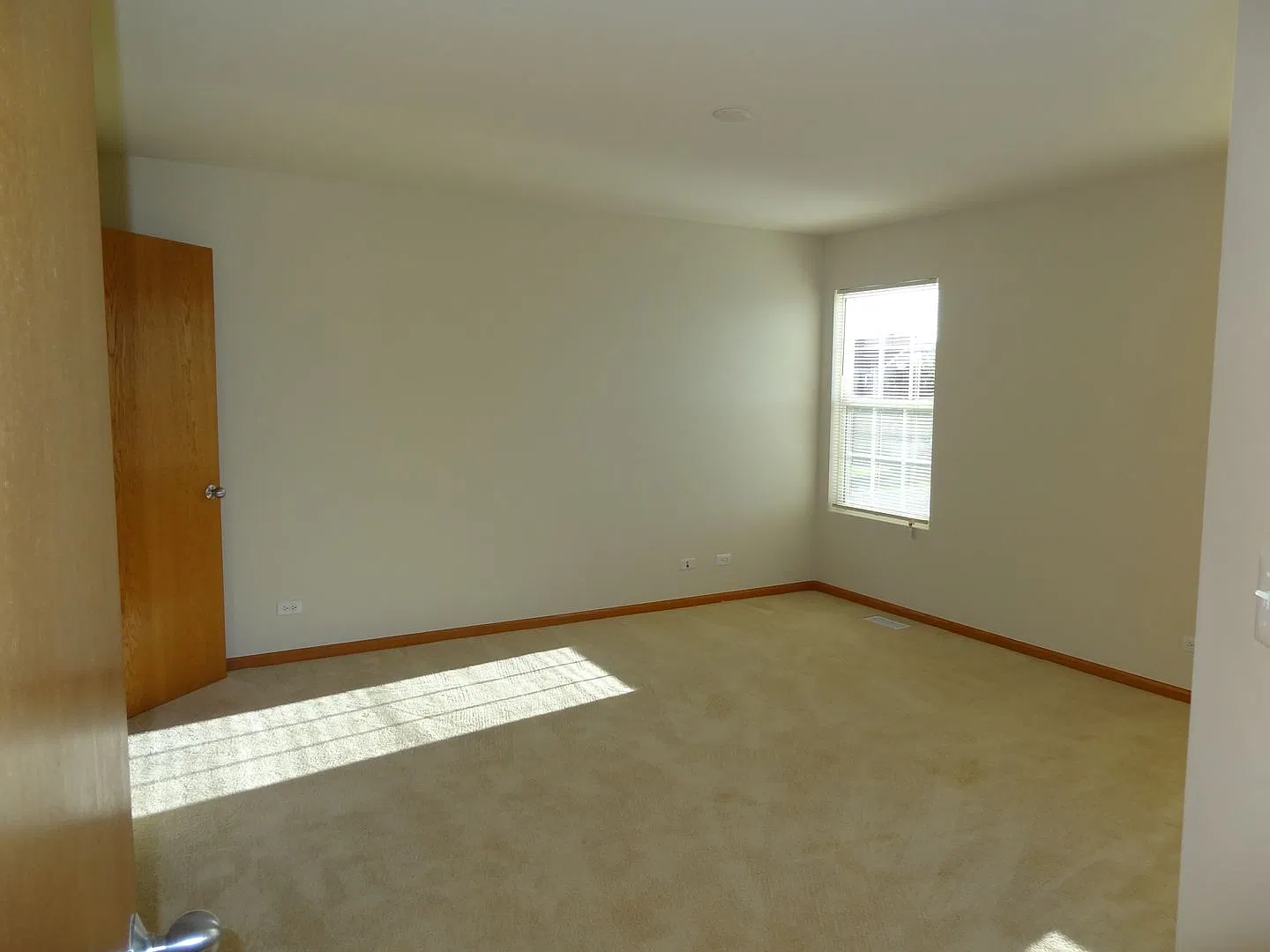 3 Bedroom, 1.1 Bath Townhome In Bristol Bay (A Clubhouse Community) — Photo 2