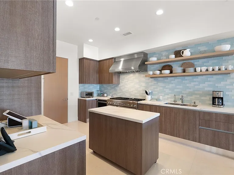 3306 Marcus Ave — Photo 8