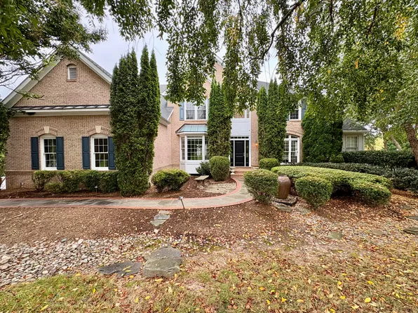 1151 Fieldview Dr, Reston, VA 20194
