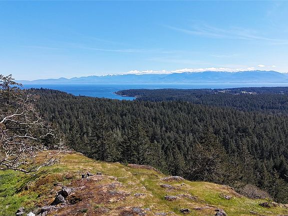 2nd image of 830 Montreul Hts