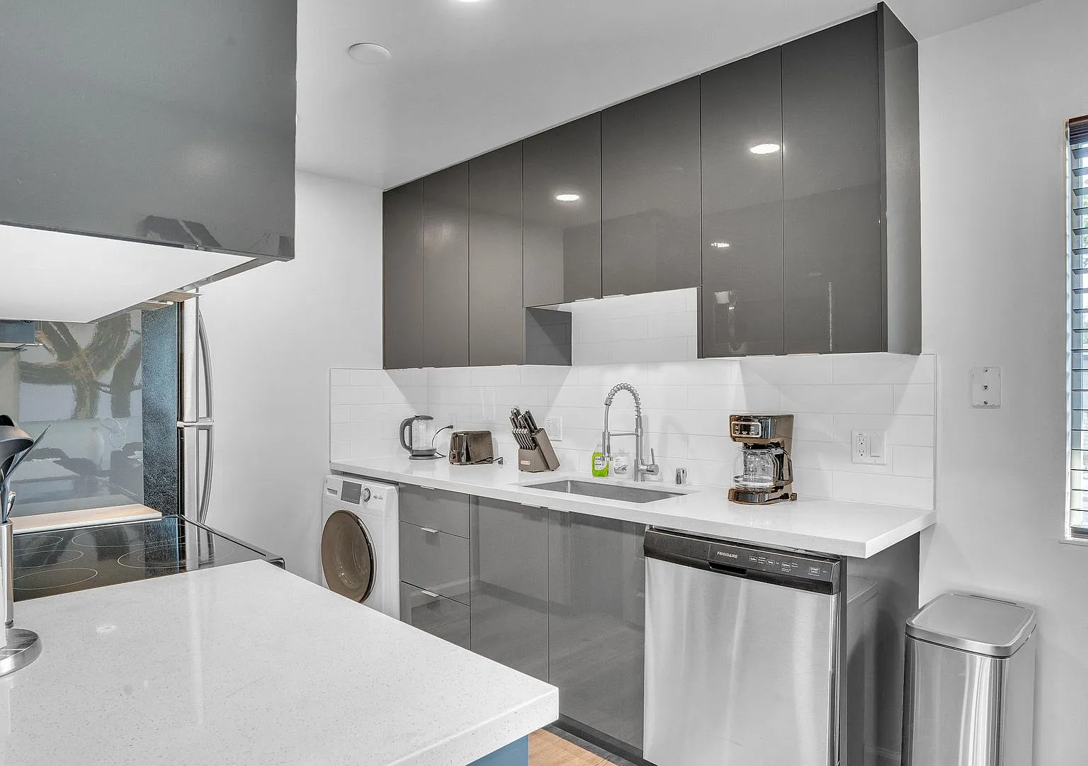California St Apartments — Photo 2