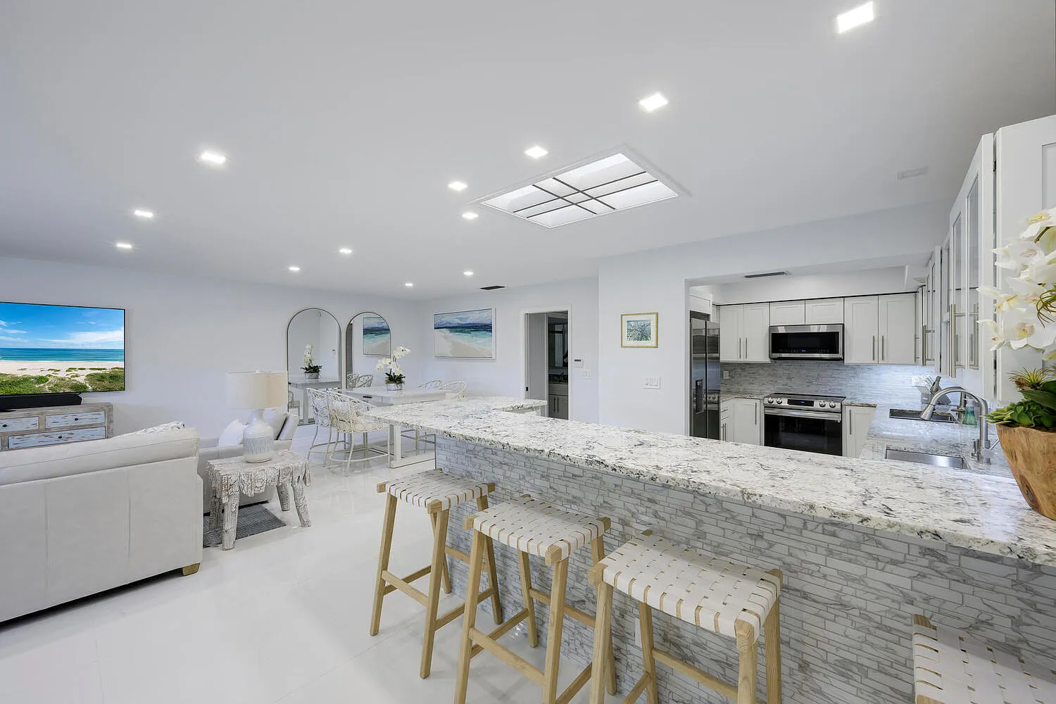 2 bed, 2.0 bath, 1337 sqft, $3,900 — Photo 4